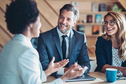 CHRO discussing EOR risks with global HR managers