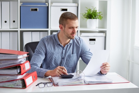Global HR manager learning about payroll tax in the Netherlands