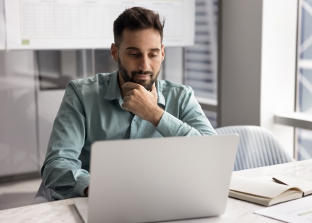 Global HR manager researching payroll tax in Azerbaijan
