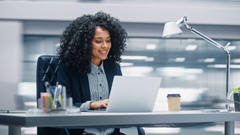 Global HR manager researching how to get work authorization in Estonia
