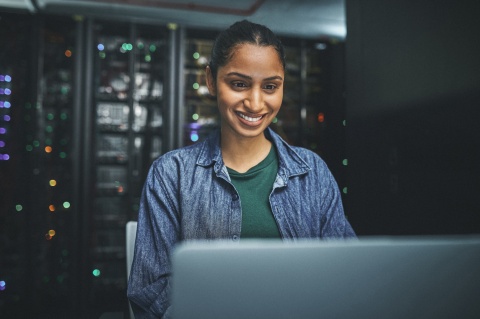 Global HR manager researching how to outsource data scientists
