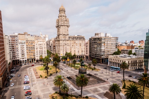 Plaza Independencia and the Palacio Salvo in Montevideo, Uruguay