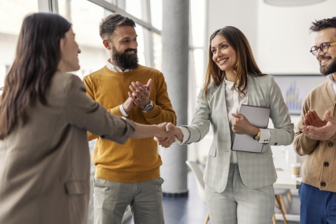 Global HR managers discussing business culture in Pakistan