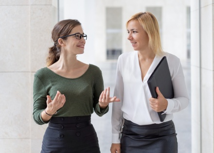 Global HR managers discussing work culture in Lebanon