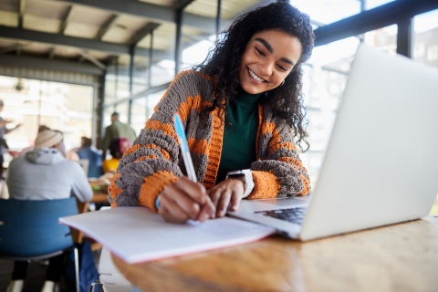 HR professional learning to write job descriptions that attract global talent