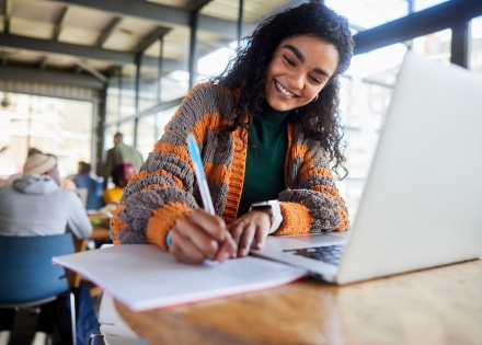 HR professional learning to write job descriptions that attract global talent